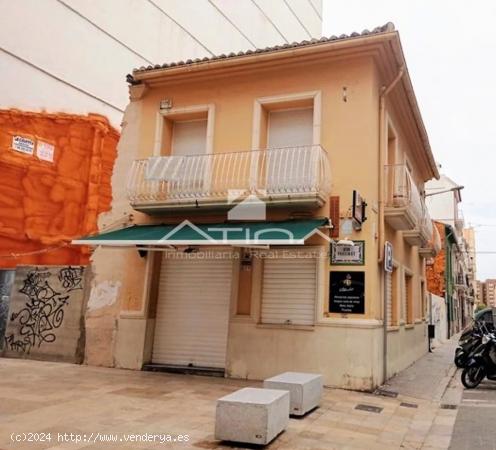 Local comercial destinado a bar situado en el centro histórico de Gandia - VALENCIA