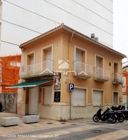 Local comercial destinado a bar situado en el centro histórico de Gandia - VALENCIA