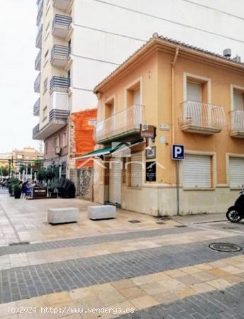 Local comercial destinado a bar situado en el centro histórico de Gandia - VALENCIA