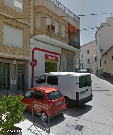 TRASPASO O  VENTA  DE LOCAL COMERCIAL CENTRICO EN VELEZ RUBIO - ALMERIA