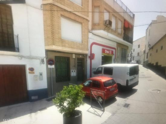 TRASPASO O  VENTA  DE LOCAL COMERCIAL CENTRICO EN VELEZ RUBIO - ALMERIA