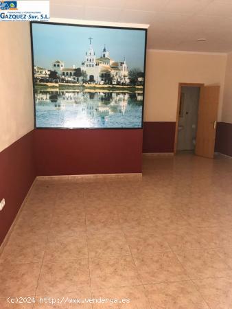 LOCAL COMERCIAL VENTA Y ALQUILER  DE 80M2 CON TERRAZA EXTERIOR, EN CALLE  PEATONAL - MURCIA