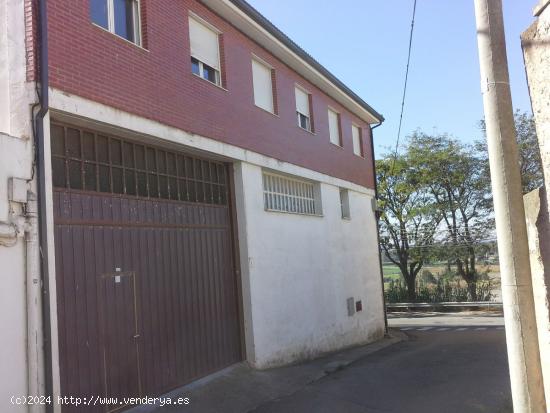 NAVE CON  VIVIENDA UNIFAMILIAR EN  CALLE ALFREDO LOPEZ, DEL BARRIO DE JUSLIBOL, ZARAGOZA - ZARAGOZA