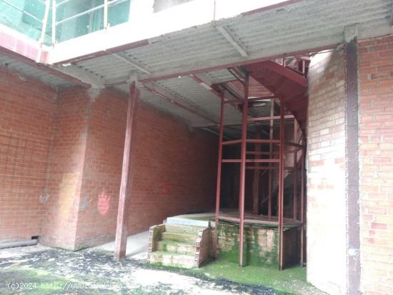 Se vende edificio en construcción con obras paralizadas. en Calle Jusepe Martinez, 3 de Zaragoza - 