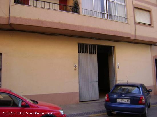 Local comercial en alquiler  - ALMERIA