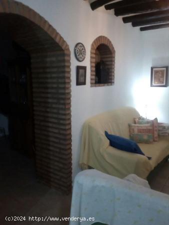 CASA EN VENTA EN EL CENTRO DE FONDON. - ALMERIA