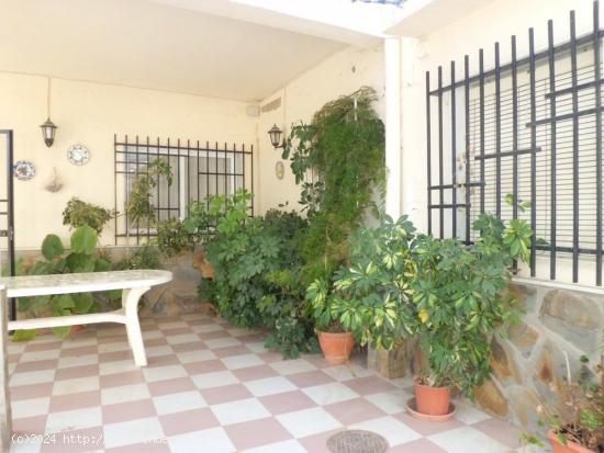 CASAS EN VENTA EN EL EJIDO. ZONA SANTO DOMINGO - ALMERIA