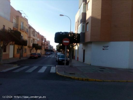  LOCAL COMERCIAL EN VENTA EN SANTA MARIA DEL AGUILA - ALMERIA 