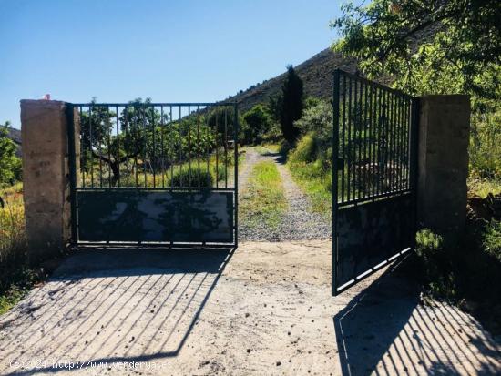 CORTIJO CON TERRENO EN VENTA EN FONDON - ALMERIA