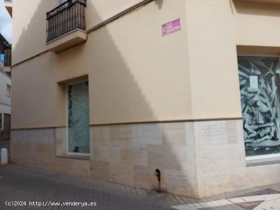 LOCAL COMERCIAL EN ALQUILER EN LA PLAZA DE LAS MONJAS - ALMERIA