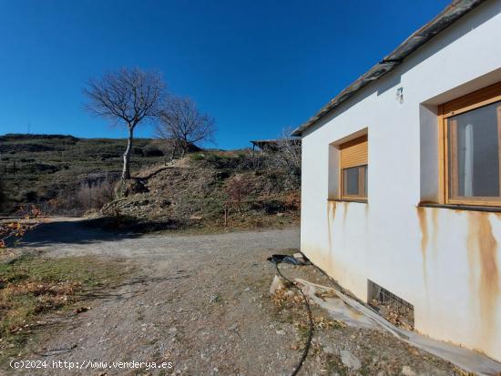 ESTUPENDO CORTIJO CON TERRENO EN VALOR - GRANADA