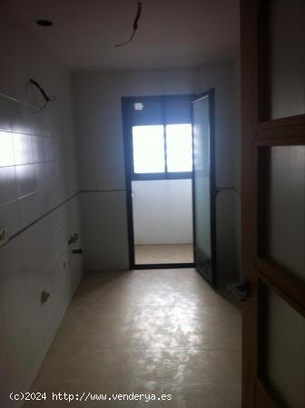 Piso de 2 habitaciones con garaje en Santa María del Águila - ALMERIA