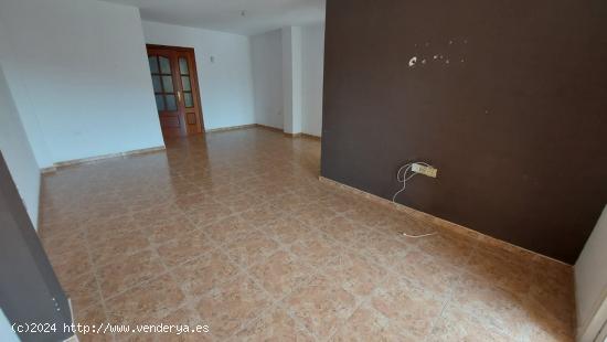 Amplio piso de 3 habitaciones en El Ejido - ALMERIA