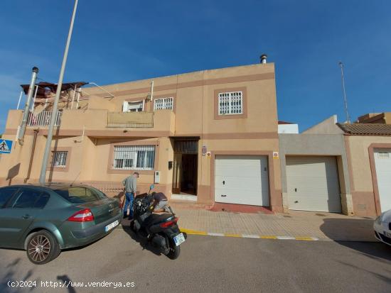  Dúplex de 4 dormitorios en venta en  Santo Domingo - ALMERIA 