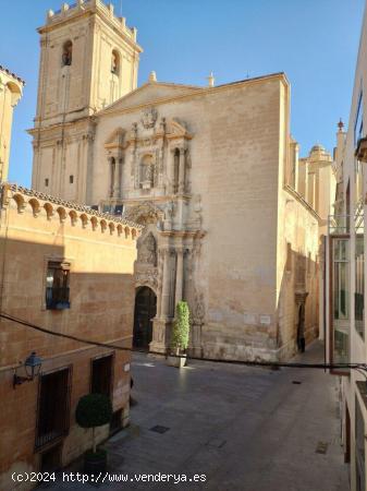 ESTUPENDO PISO para reformar en pleno centro de Elche - ALICANTE