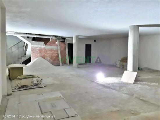 SE VENDE MAGNÍFICO LOCAL COMERCIAL CON ENTRESUELO. - MURCIA