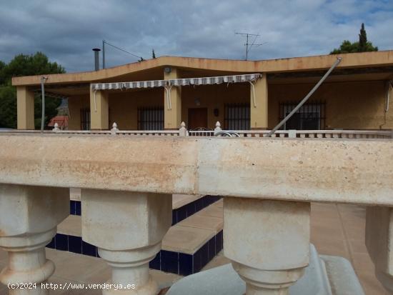 CASA DE CAMPO EN CREVILLENTE CON EXCELENTES VISTAS - ALICANTE