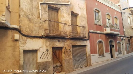 VIVIENDA EN VENTA COMO SOLAR EN CREVILLENTE - ALICANTE