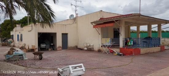 CHALET EN VENTA EN CREVILLENTE - ALICANTE