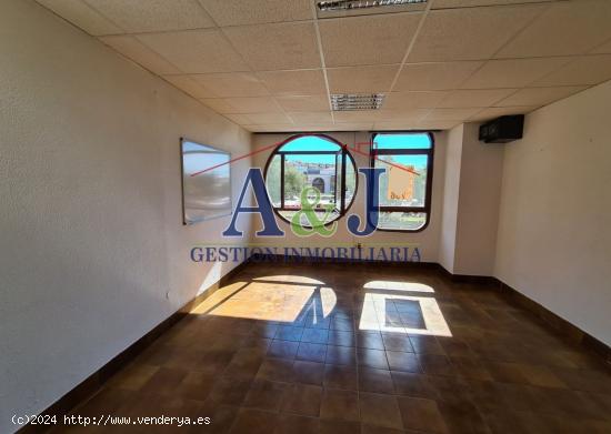 Oficinas en alquiler en Cuatro Caminos. - CANTABRIA