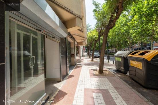  Local comercial en Granada zona Zaidin - Ref. 325842 - GRANADA 