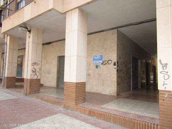 LOCAL COMERCIAL EN LAS CHIMENEAS - ALICANTE