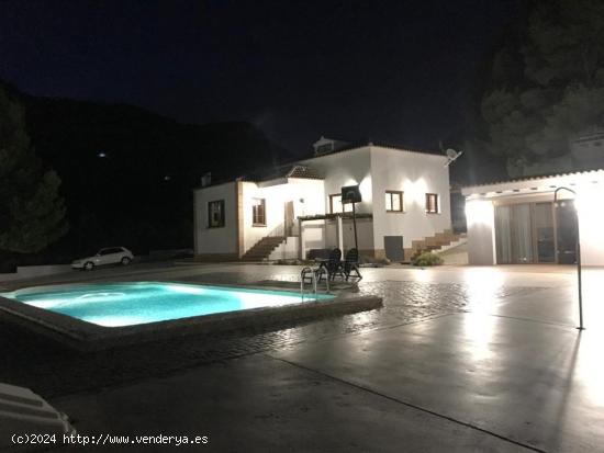 Chalet en Castalla con piscina. - ALICANTE