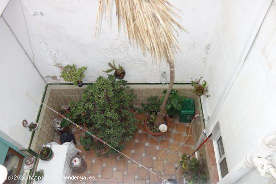 Casa unifamiliar de 2 plantas más terraza para reformar - ALICANTE