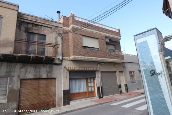 Casa unifamiliar de 2 plantas más terraza para reformar - ALICANTE