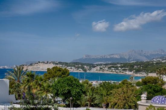 PARCELA CON VISTAS SOBRE EL PUERTO DEPORTIVO DE MORAIRA CON VISTAS AL MAR GEORGEUS - ALICANTE