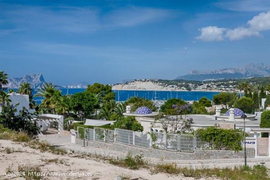 PARCELA CON VISTAS SOBRE EL PUERTO DEPORTIVO DE MORAIRA CON VISTAS AL MAR GEORGEUS - ALICANTE