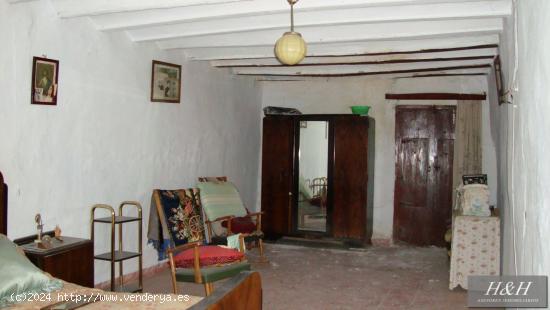 Se vende casa antigua en el centro de Alcublas. /H H Asesores, Inmobiliaria en Burjassot/ - VALENCIA