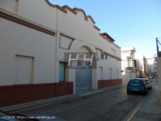 Nave comercial junto a la estación de metro de Aldaia. / HH Asesores, Inmobiliaria en Burjassot/ - 