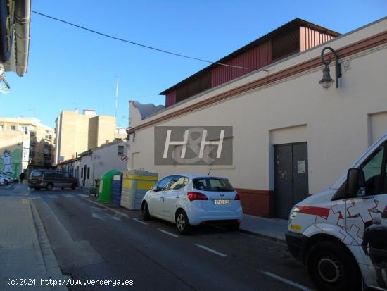 Nave comercial junto a la estación de metro de Aldaia. / HH Asesores, Inmobiliaria en Burjassot/ - 