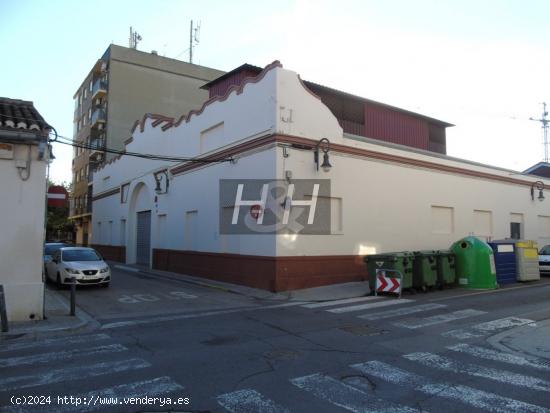 Nave comercial junto a la estación de metro de Aldaia. / HH Asesores, Inmobiliaria en Burjassot/ - 