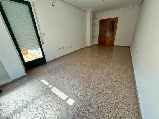 VIVIENDA MUY CENTRICA. ORIENTADA AL SUR. - ALICANTE