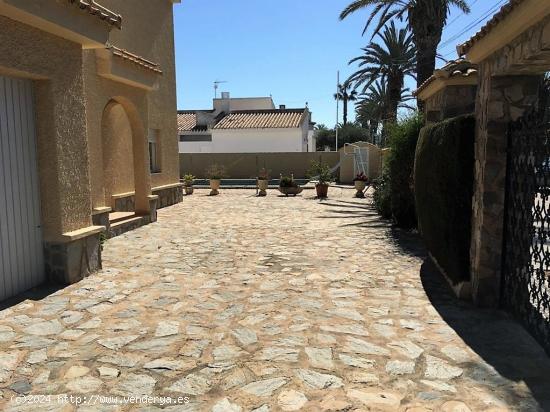 Casa espaciosa con chimenea - ALICANTE