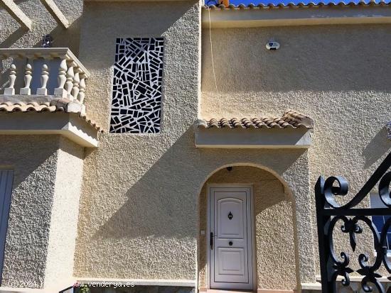 Casa espaciosa con chimenea - ALICANTE