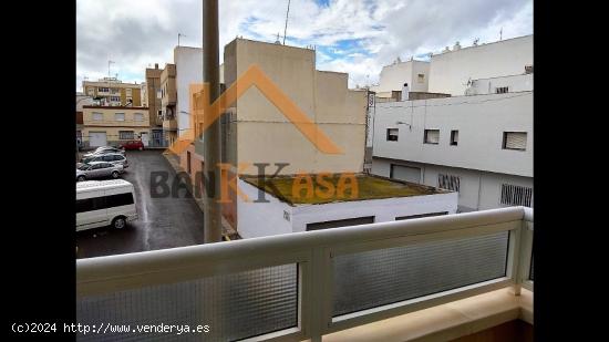 SE VENDE PISO EN EJIDO ZONA LOMA DE LA MEZQUITA - ALMERIA