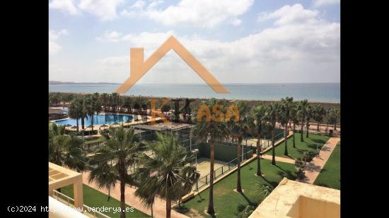  SE VENDE PISO TIPO DÚPLEX EN ALMERIMAR EN URB. CON PISCINA Y ZONAS AJARDINADAS - ALMERIA 