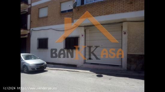 SE VENDE LOCAL  EN BASTO DE 165m2 EN BALANEGRA - ALMERIA