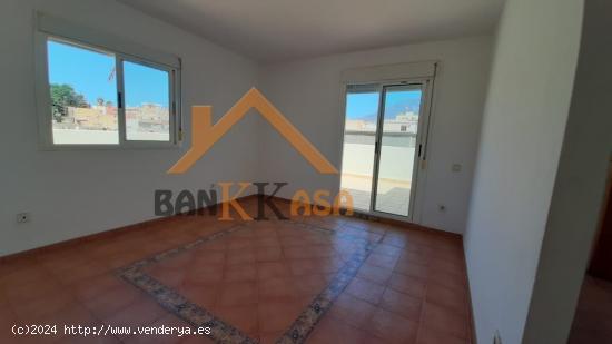 SE VENDE ÁTICO EN EL EJIDO ZONA LOMA DE LA MEZQUITA - ALMERIA