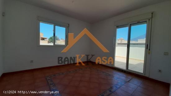 SE VENDE ÁTICO EN EL EJIDO ZONA LOMA DE LA MEZQUITA - ALMERIA