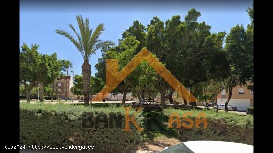  SE VENDE O SE ALQUILA LOCAL COMERCIAL EN SANTA MARÍA DEL ÁGUILA ZONA LEVANTE - ALMERIA 