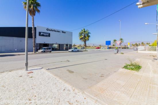 AMPLIA NAVE EN VENTA DE 1309 m2 DE SUELO INDUSTRIAL, SITUADA EN  CATRAL. - ALICANTE