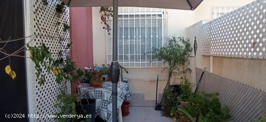 Se vende casa en Los Alcázares de 4 habitaciones - MURCIA