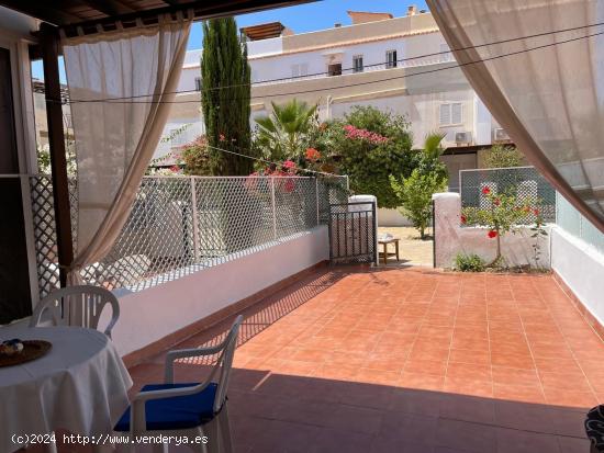 PRECIOSO APARTAMENTO DE DOS PLANTAS SITUADO EN VERA PLAYA - ALMERIA