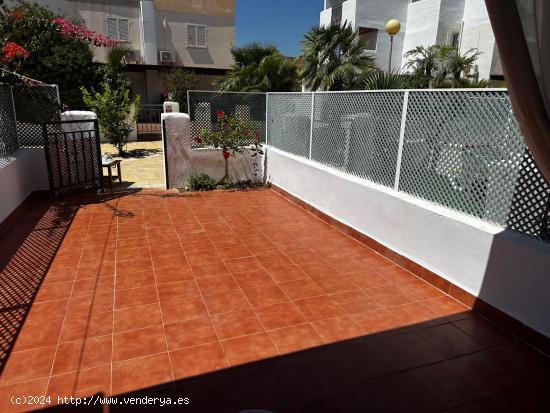 PRECIOSO APARTAMENTO DE DOS PLANTAS SITUADO EN VERA PLAYA - ALMERIA