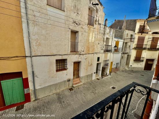 Casa de pueblo esquinera muy acogedora y con gran capacidad. - CASTELLON