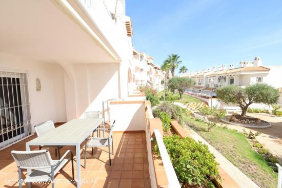 BUNGALOW PLANTA BAJA EN AGUAMARINA. ORIHUELA COSTA. 2 DORM. TERRAZA 25 M2. PLAYA A 350 M. - ALICANTE